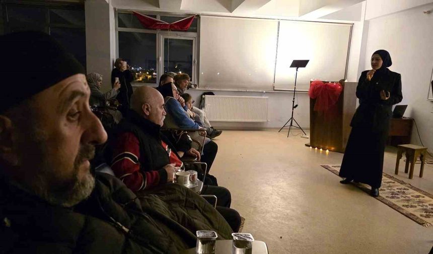 Kütahya'da 'Türk Gencinin Kalp Atışı' Şiir Gecesi düzenlendi