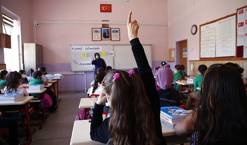 Bakan Tekin açıkladı: Okullar bir gün tatil edildi