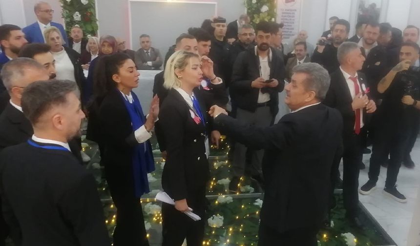 Eskişehir'deki kongrede gergin anlar: Divana yürüdüler