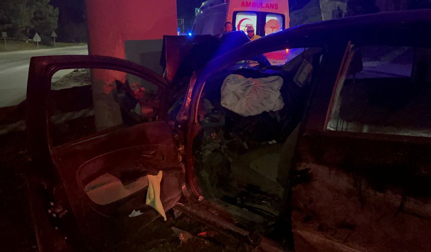 Eskişehir’de otomobil köprü kolonuna çarptı: 2 yaralı