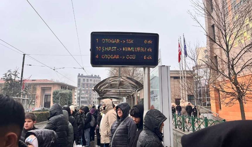 Eskişehir tramvay duraklarında bekleme stresini azaltan uygulama