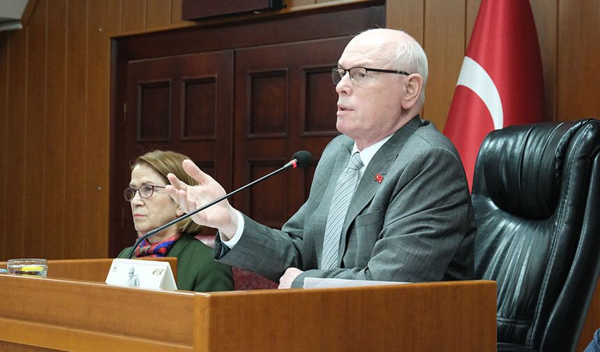 Başkan Kurt'tan Eskişehir'deki bürokratlara sert eleştriri