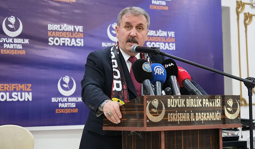 BBP lideri Destici Eskişehir'de iftarda partililer ile bir araya geldi