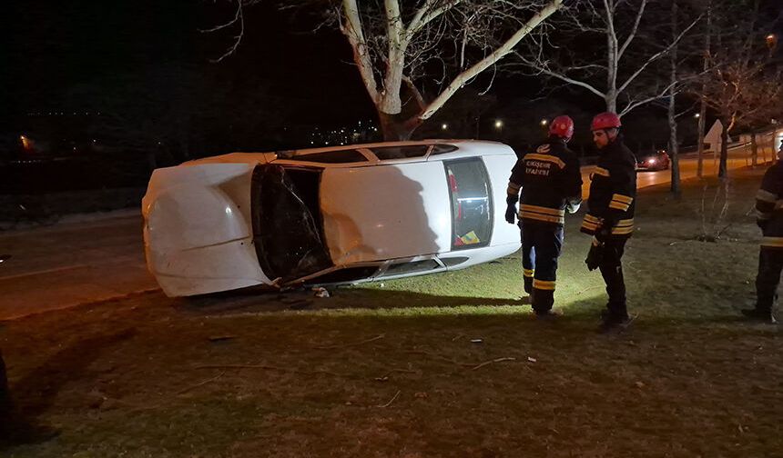 Eskişehir'de araç takla attı, genç sürücü içinde sıkıştı