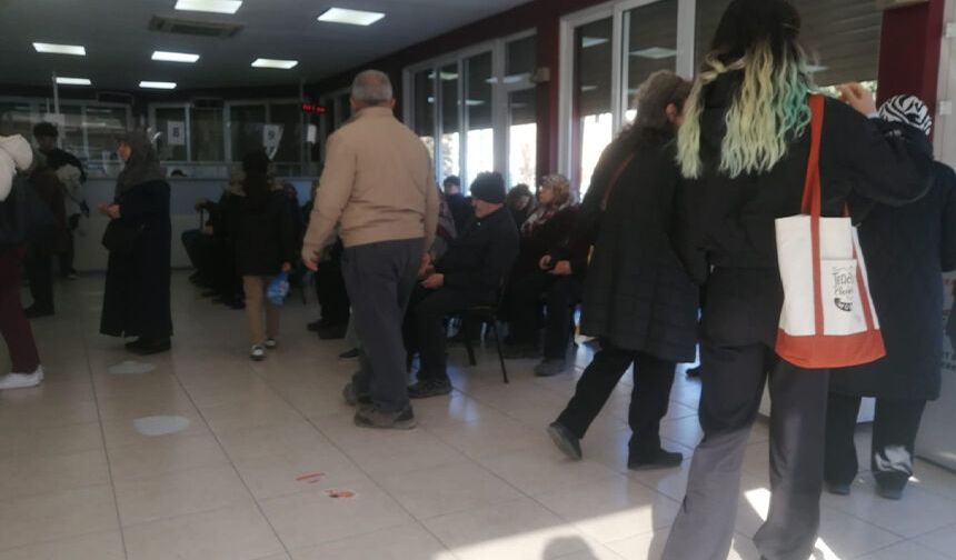 Eskişehir'de kart yoğunluğu: 2 TL vermek istemeyen oraya koştu