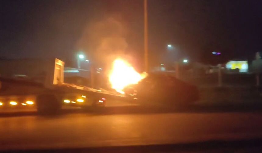 Eskişehir'de ölümlü kazaya karışan otomobil çekici üzerinde alev alev yandı!