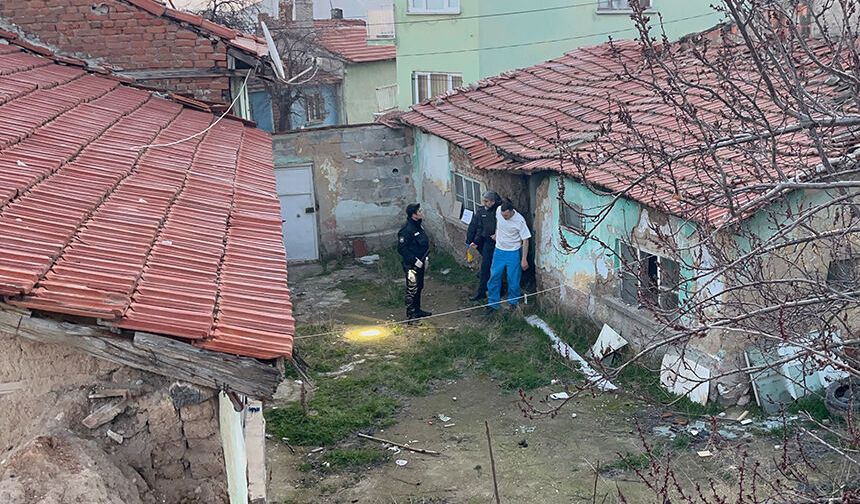 Eskişehir'de  silah sesleriyle uyandı: Evden neler çıktı neler