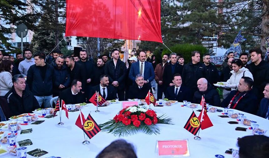 Eskişehirspor camiası iftarda bir araya geldi