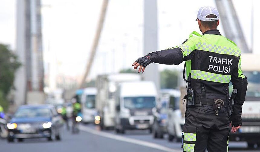 Trafikte tarihi cezalar gelmeye başladı: İşte madde madde yeni cezalar
