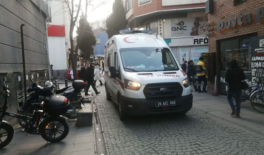 Eskişehir'de ambulansa park engeli: Ekipler çileden çıktı