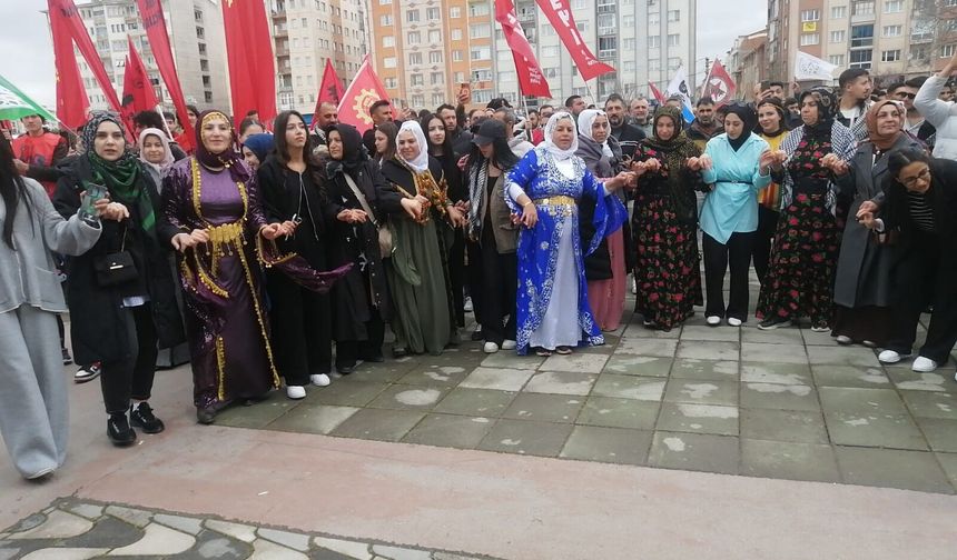 Eskişehir'de Nevruz'a halaylı kutlama