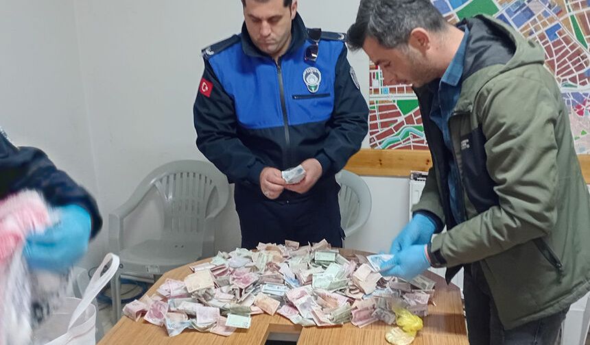 Eskişehir'de dilenci operasyonu: Çıkan para say say bitmedi