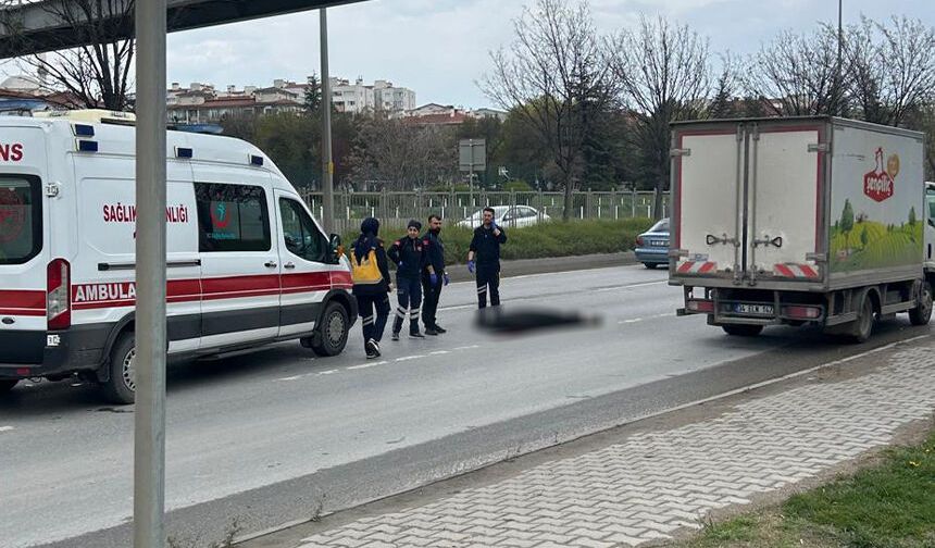 Eskişehir'de üst geçitten atlayan kişi hayatını kaybetti