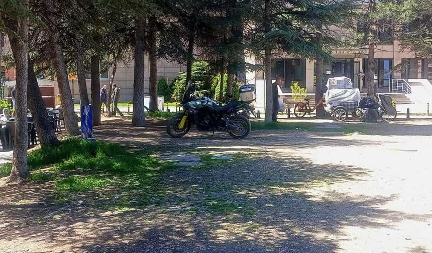 Eskişehir'in bu alanı gelişigüzel park yerine döndü