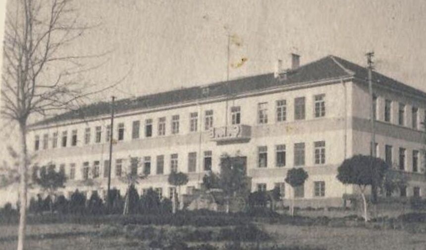 KÖY ENSTİTÜLERİ NEDEN KAPATILDI?