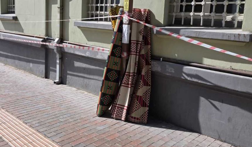 Eskişehir'de caminin önüne onları bırakıp gittiler!