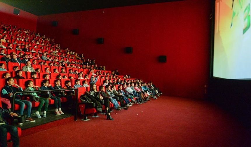 Sinemada 23 Nisan düzenlemesi: Bakan Ersoy duyurdu!