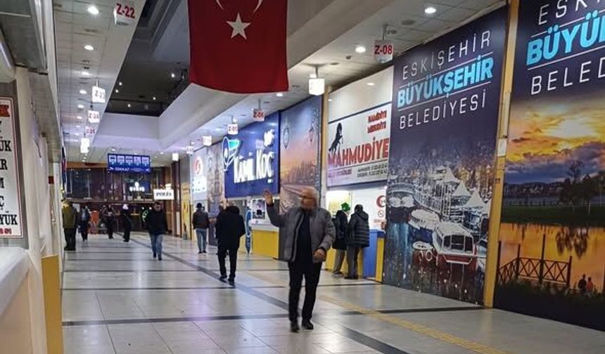 Eskişehir'de otogar esnafı yolcuya hasret kaldı