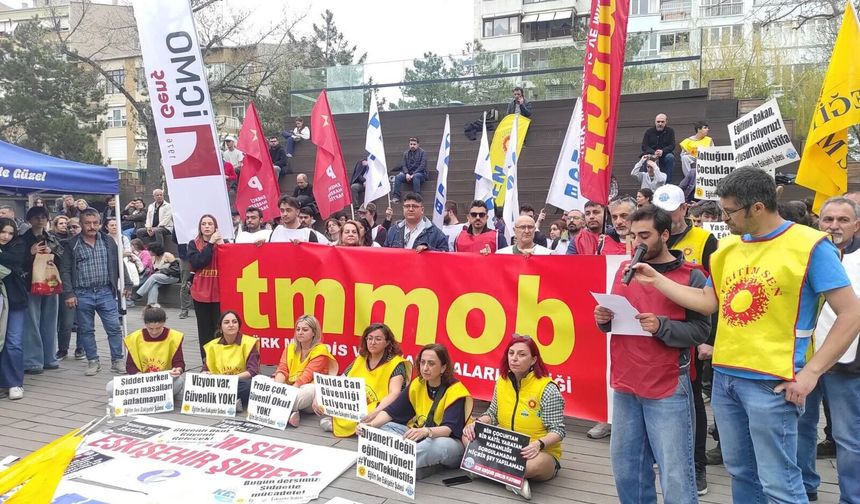 Türkiye'yi sarsan saldırılara Eskişehir'de genç mühendislerden tepki