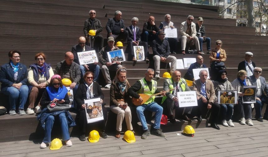 İYİ Parti Eskişehir'den maden işçilerine baretli destek