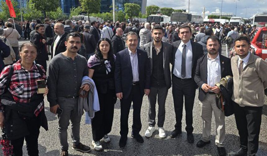 Başkan Ataç’tan CHP Genel Merkezi önünde Özgür Özel'e destek