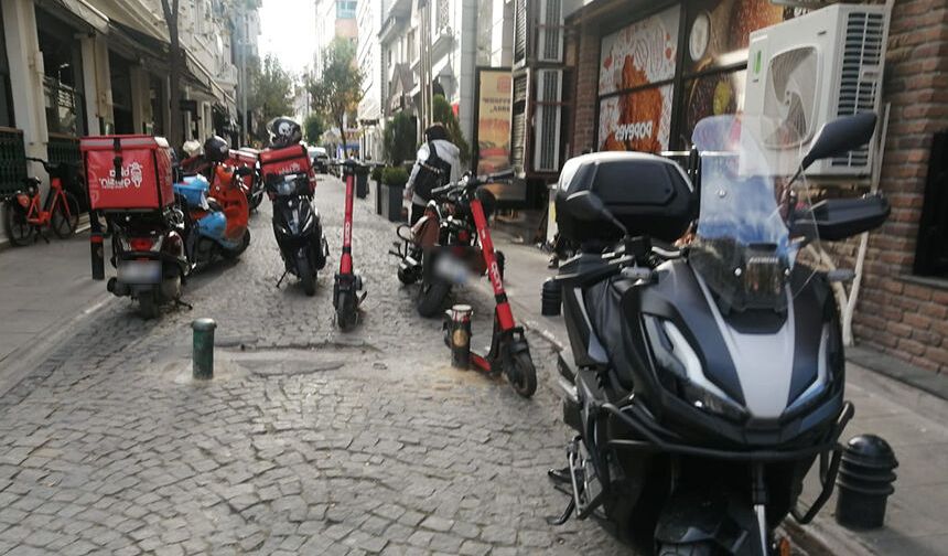 Eskişehir'de aynı sokakta bitmeyen çile: Kurye parkına döndü