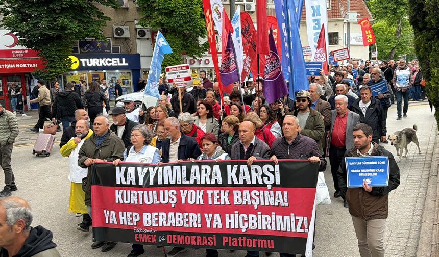 Eskişehir'de Özgür Özel'e destek yürüyüşü