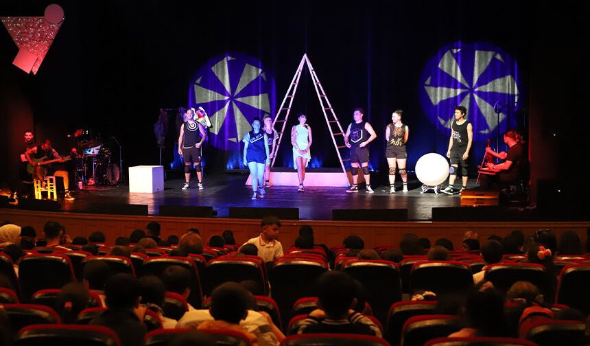 Eskişehir’de renkli festival: Dünya tiyatroları kentte buluştu