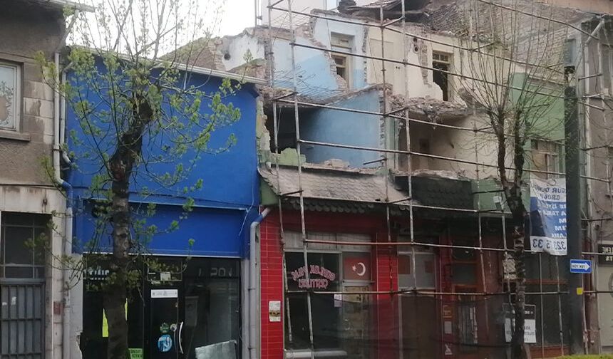 Eskişehir'in merkezindeki 4 bina için yıkım başlatıldı
