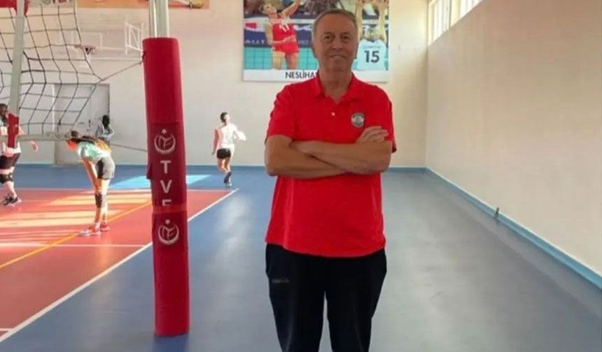 Kazım Tokat yarım asırdır voleybola emek veriyor