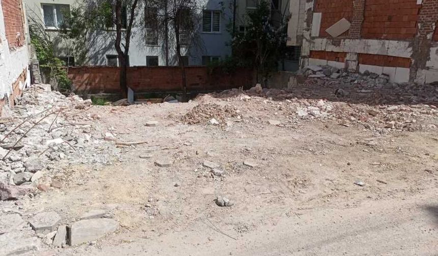 Eskişehir'in o mahallesinde yıkım yapıldı, temizlik yapılmadı