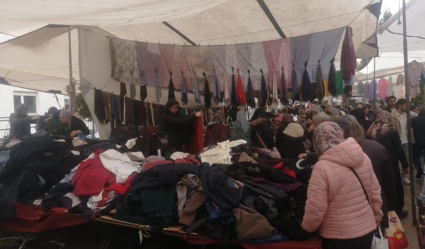 Eskişehir'de pazarlarda bayram hazırlığı: Adım atacak yer yok