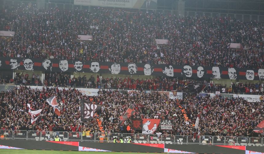 Eskişehirspor taraftarı bilet bulamadı: Rövanş maçı kapalı gişe!