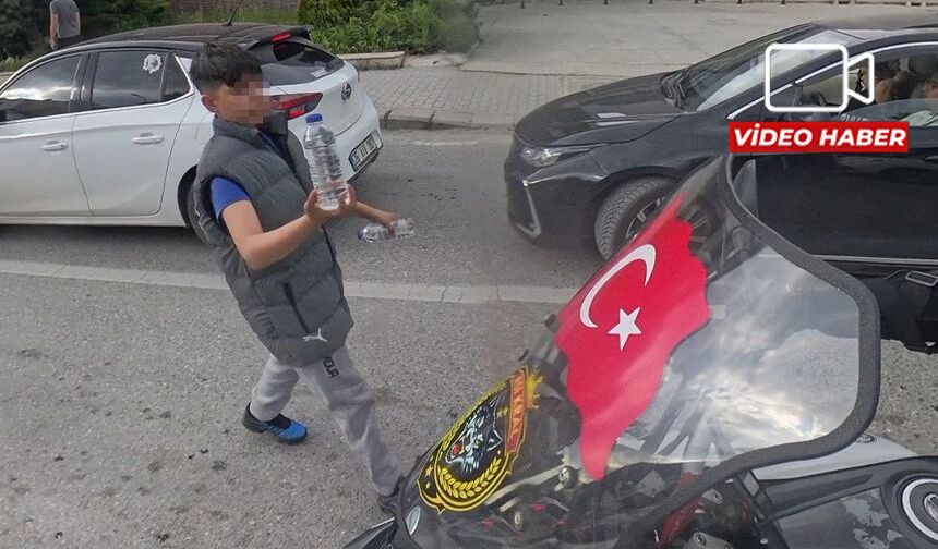 Eskişehir trafiğinde tebessüm ettiren anlar: Türk bayrağını görünce...