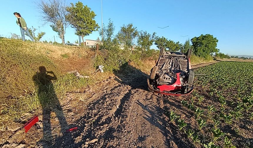 Eskişehir'de kaza: Otomobil pancar tarlasına uçtu