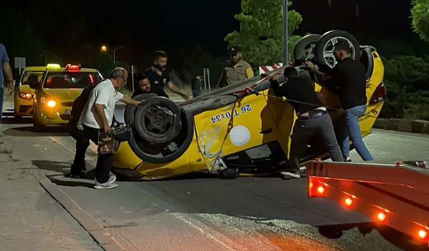 Eskişehir'de taksi takla attı: 2 kişi yaralandı!