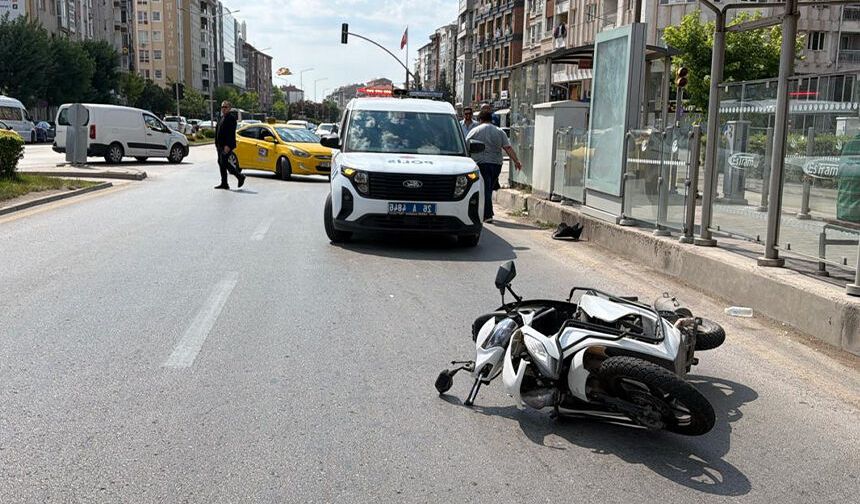 Eskişehir'de ışık ihlali kaza getirdi: Yaşlı adama motosiklet çarptı