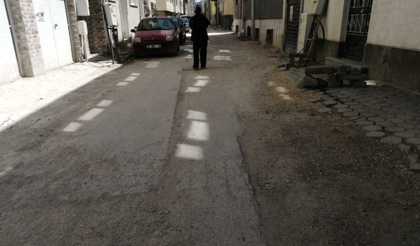 Eskişehirliler isyan ediyor: Kışın çamur, yazın toz sorunu!