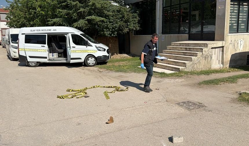 Eskişehir'de silahlı kavga: Kız kardeşinin sevgilini vurdu!