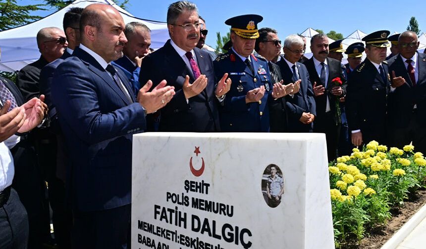 15 Temmuz Şehidi Fatih Dalgıç Eskişehir'de kabri başında anıldı