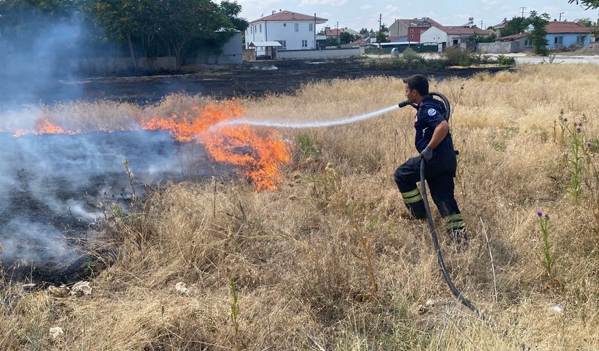 Eskişehir'de çocukların yangın çıkardığı iddia edildi: Mahalleyi dumanlar sardı!