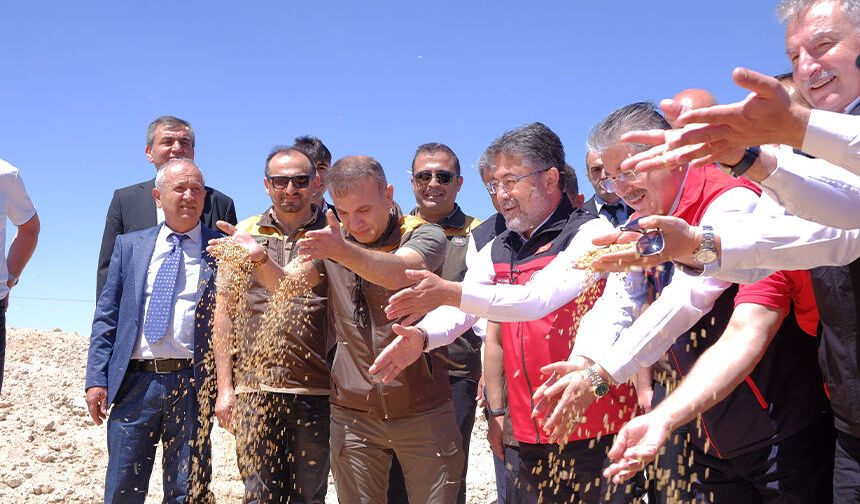 Bakan Yumaklı Eskişehir'den duyurdu: Arpa ve buğdayda rekor bekleniyor