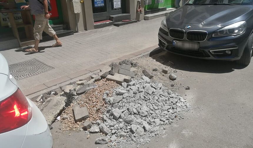 Eskişehir'de ana caddeye yakışmayan görüntü