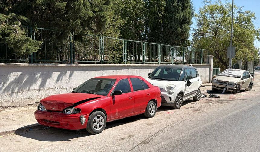 Eskişehir'de hareketli gece: 4 araca çarpıp kayıplara karıştı