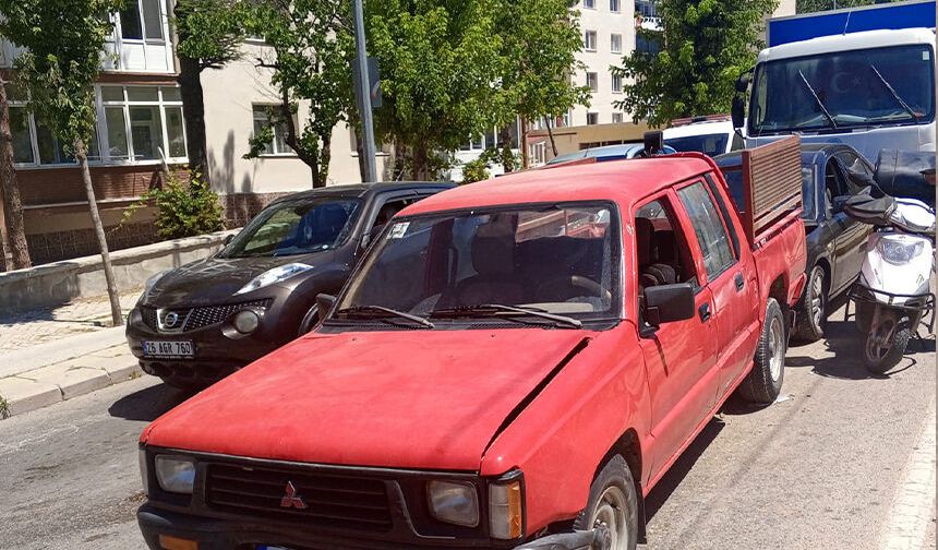 Eskişehir'de ışıklarda zincirleme kaza: 6 araç birbirine girdi