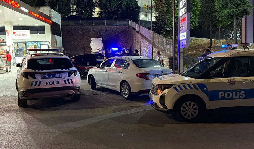 Eskişehir'de trafikte tartışma hastanede bitti: Kuryeyi silahla vurdu