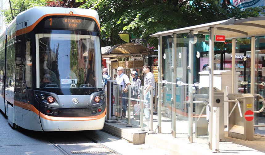 Eskişehir'de ulaşıma büyük kolaylık: Tramvay duraklarında yeni dönem