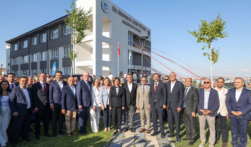 Eskişehir'e 108 Kişilik Alzheimer Merkezi Özgür Özel’in katılımıyla açıldı