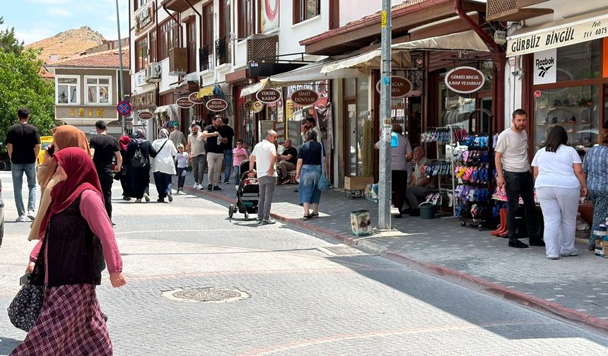 Festivalin son gününde yoğun katılım: İlçe merkezi hareketlendi
