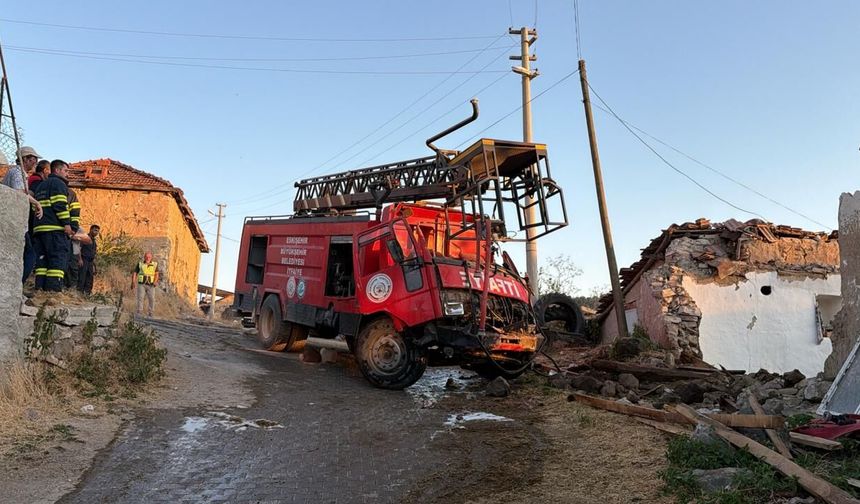 Eskişehir'de yangın dönüşü korkutan kaza: 3 itfaiye eri yaralı
